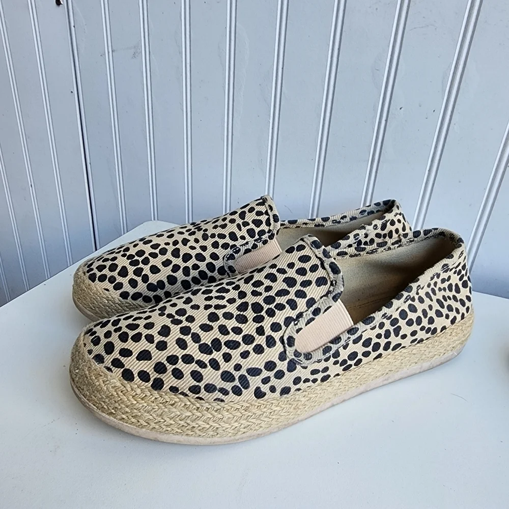 ESprit woman’s slip-on shoes Beige Black Leopard Print Canvas Espadrille Sz 9